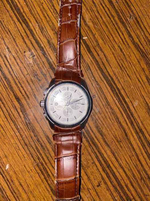 Продаются часы тиссот 1853