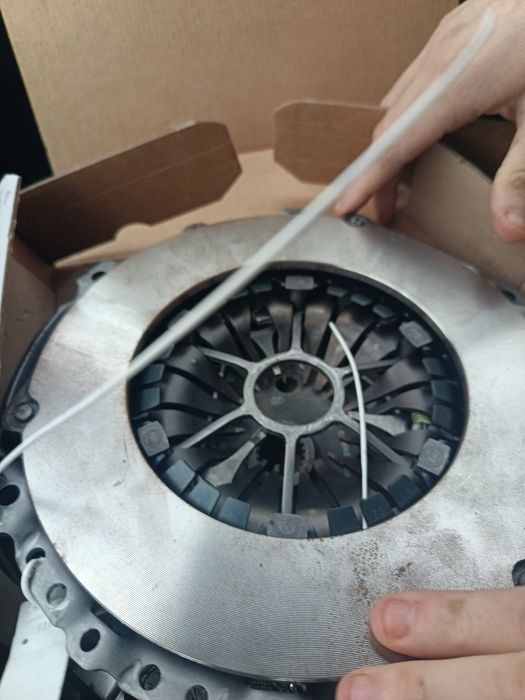 Vând ambreiaj cu masa dubla pentru Peugeot 407 2.0 Diesel de la luk no