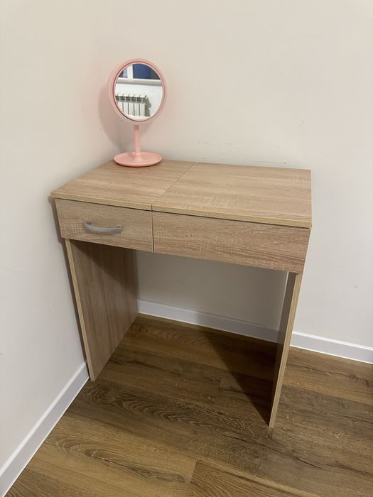 Продам туалетный столик