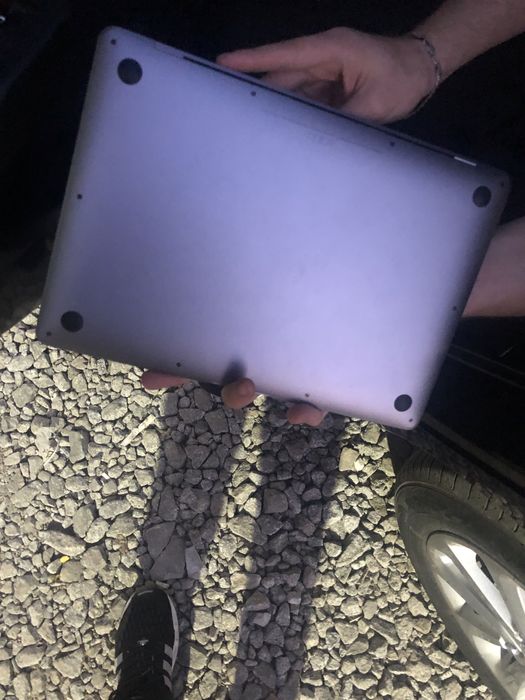Macbook air продам срочно
