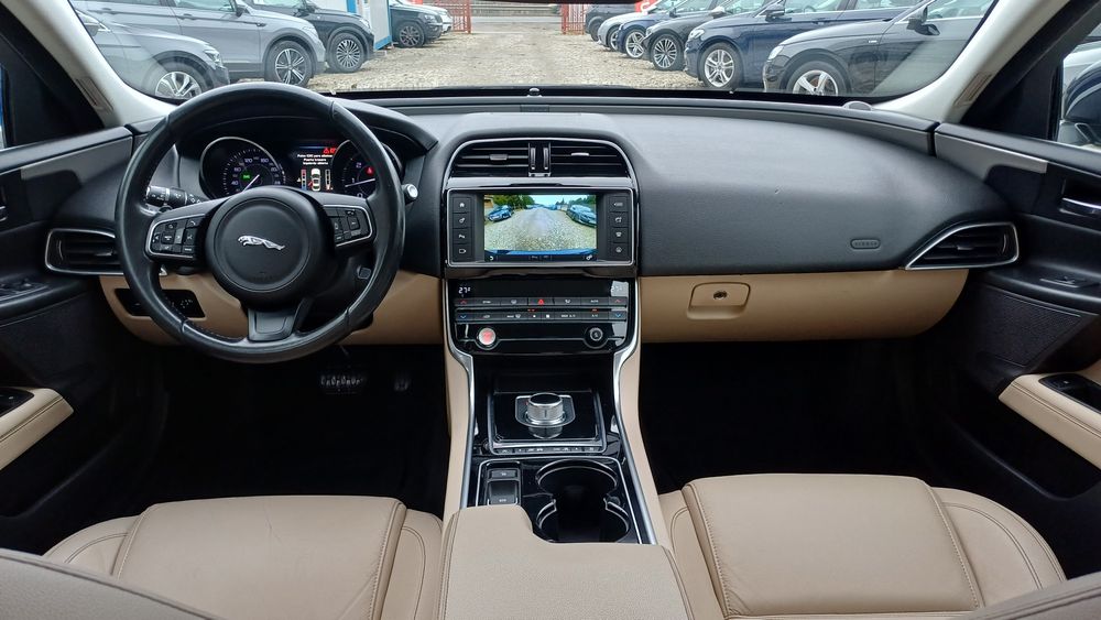 Jaguar XE  2.0 diesel 180 cp Accept variante