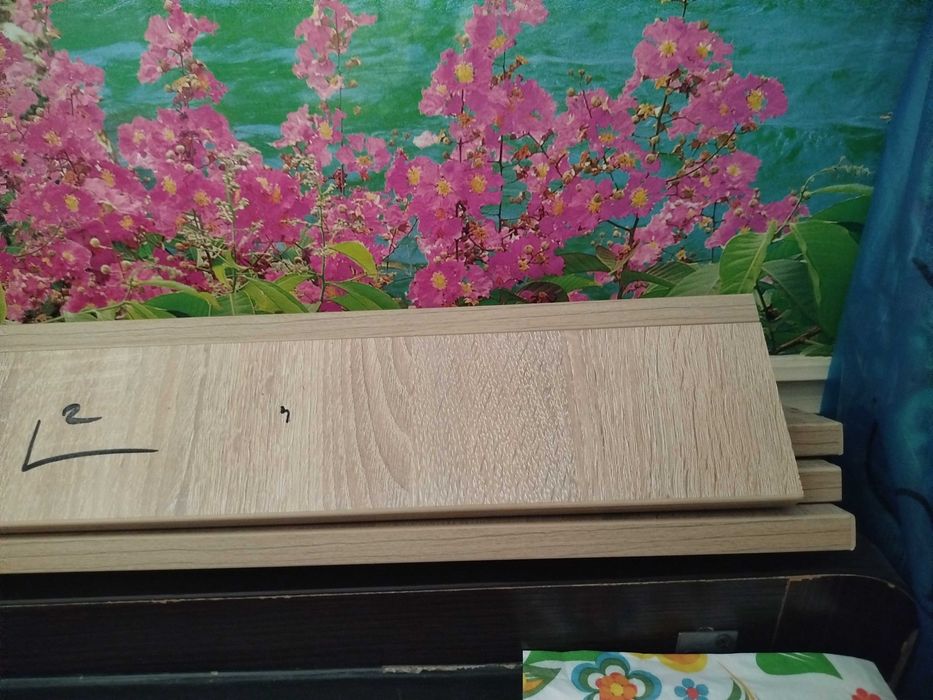 Uy uchun stol juda qulay va mustahkam