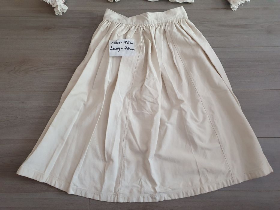 Costum popular  .