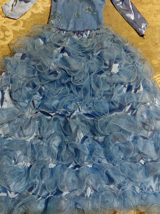 Продам нарядные красивые платья для девочек