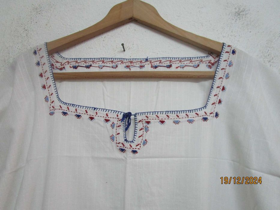 Автентична кенарена нощница с бродерия