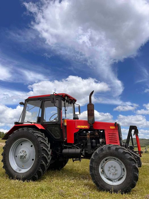 трактор Беларус 1221 и селскостопанска техника