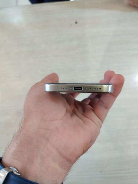 iPhone 15 pro Titanium