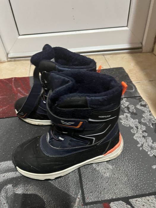 Cizme baieti in stare buna