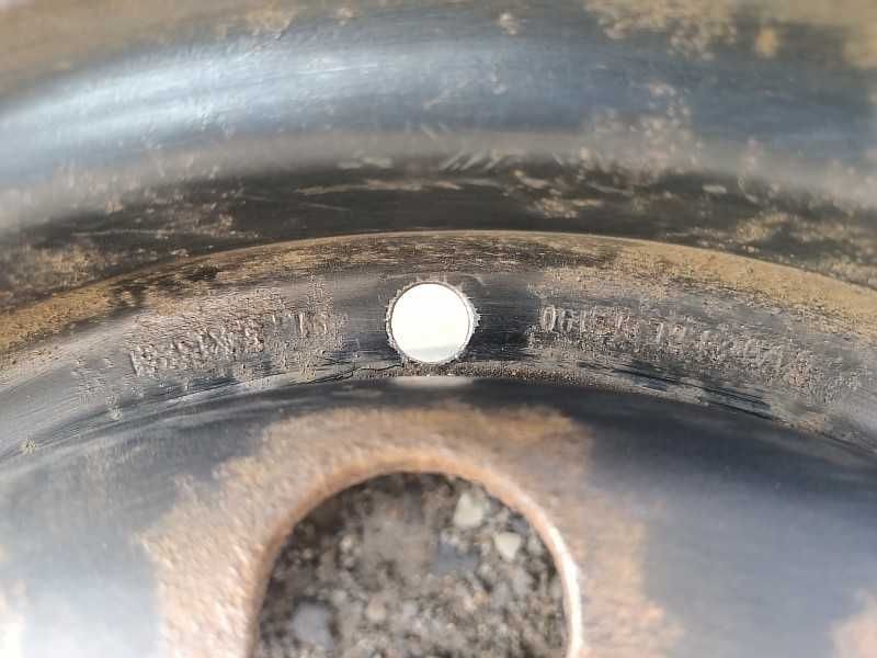 Продам ОДИН оригинальный металлический диск на Ford