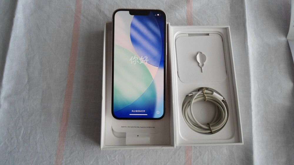 Телефон Iphone 13 - употребяван без забележки