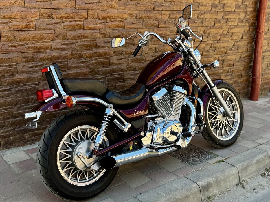 Suzuki Intruder VS 700