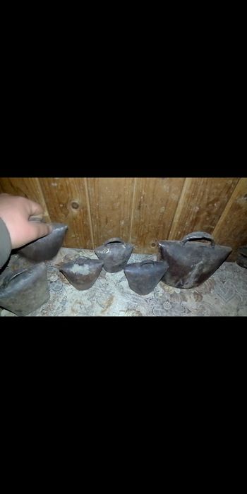 Vînd clopote tălăngi birji acioi