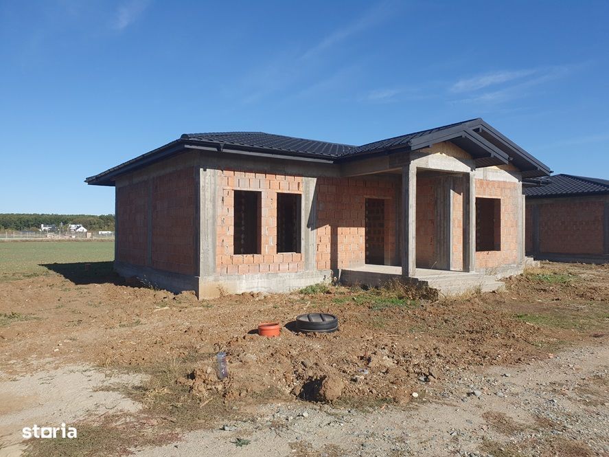 Vila Balotesti, padure,'la rosu',bransata la utilitati 99000 euro