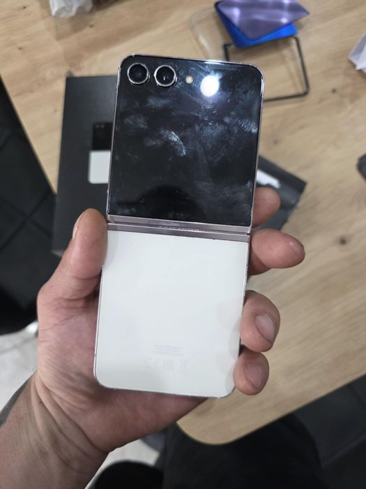 Samaung Galaxy Z Flip 5