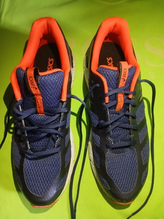 Asics  mărimea 45