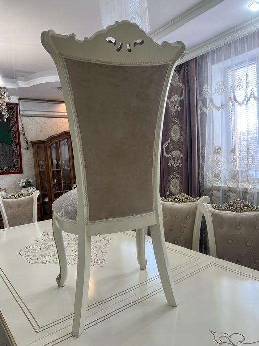 Продаю стол и стулья