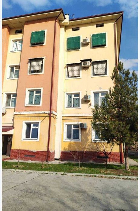 куйлюк массив 1.  метро матонат  2 ком  2/4/4   ID Q