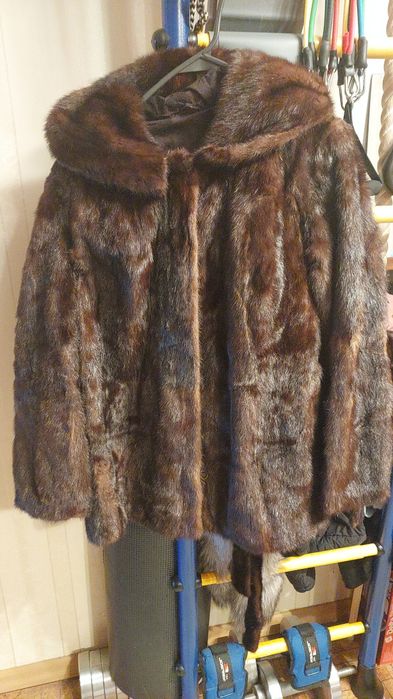 Продам верхнюю одежду и вещи