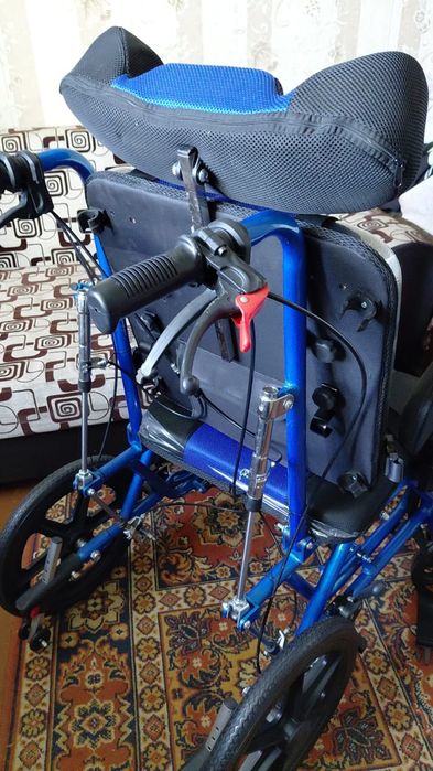 Продам инвалидную коляску новая