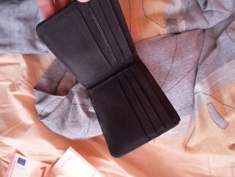 Мъжко портмоне за пари и монети.