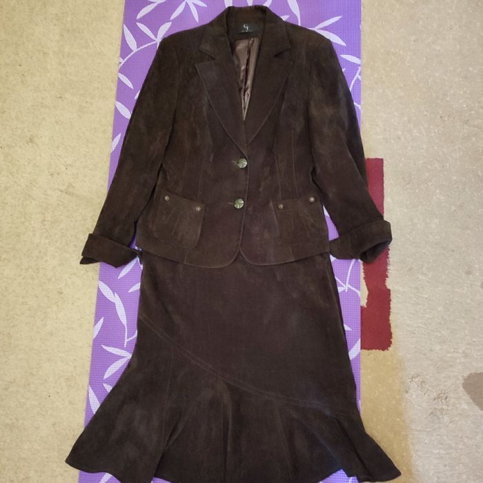 Женский велюровый костюм размер 46 , чёрное платье