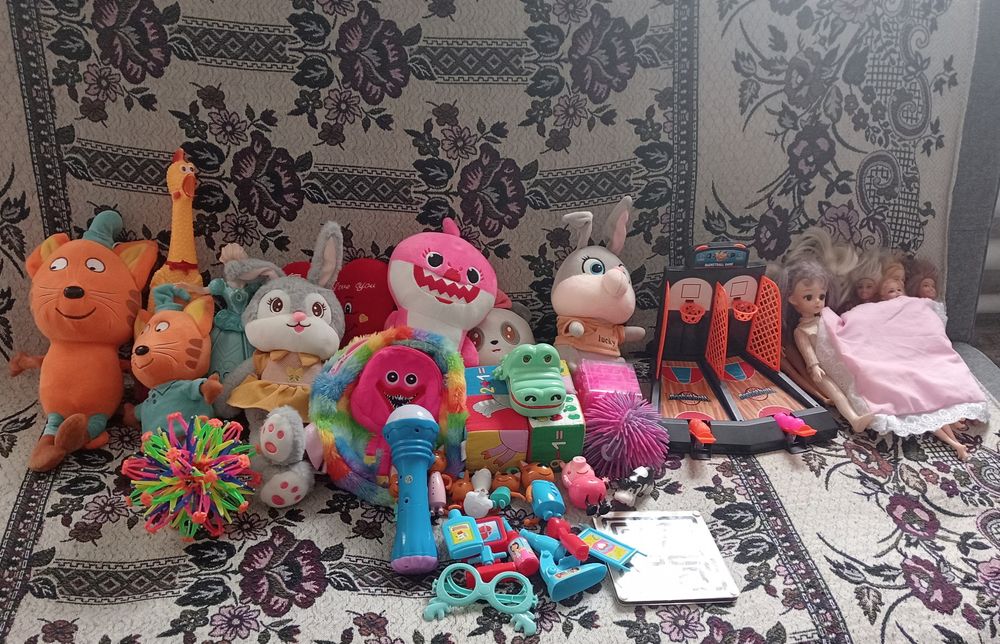 Продаю игрушки б/у, цена 2000 тг.