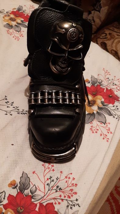 Ghete Cool , mărime 45 , preț 2800 Lei!