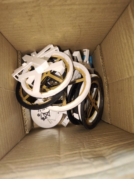 Vand matrite, recipiente si fitile pentru productia de lumanari parfum