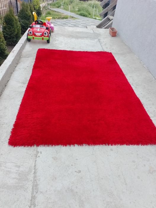 Covor saggy roșu foarte pufos 230/150,stare foarte buna