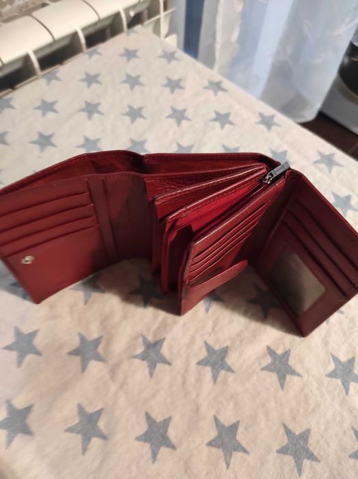 Дамско портмоне естествена кожа.