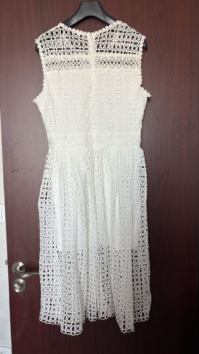 Бяла дантелена рокля нова р-р М