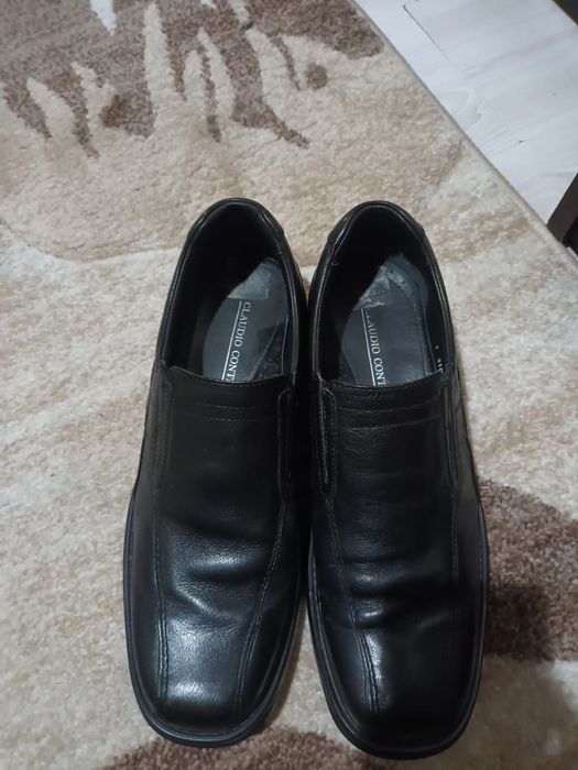 Vând pantofi de barbati de piele originala