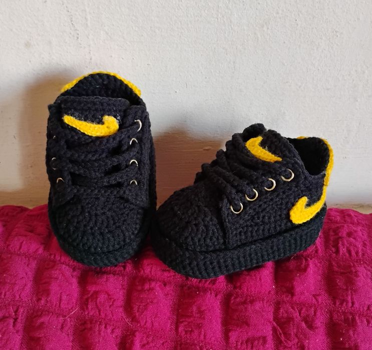 Плетени бебешки маратонки