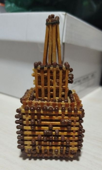 Обезьяна с черепом