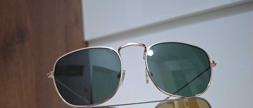 Слънчеви, клубни  очила .