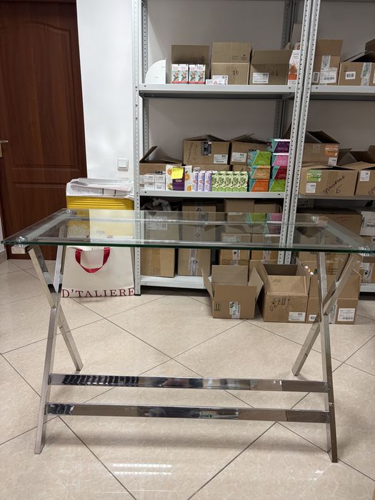 Продам стол стеклянный