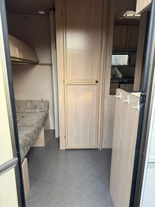 Rulota 4 locuri CARAVELAIR Bamba 375  de Lux