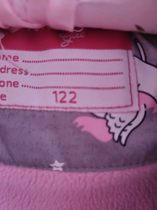 Продам весенние куртки,желетку