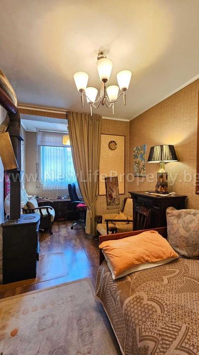 Продава се двуетажна къща в град Средец, област Бургас