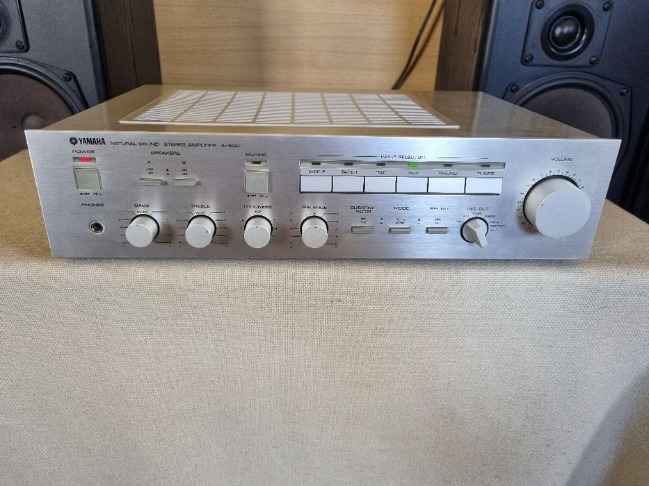 Yamaha A-500. Perfect functional 70 watts/canal. Impecabil.