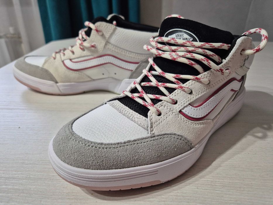 Продам кроссовки