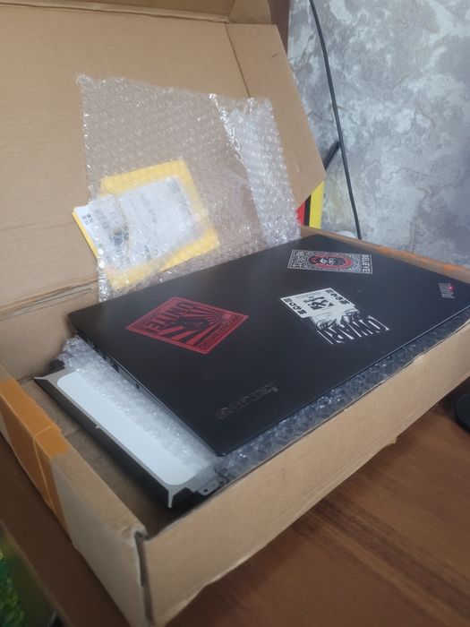 Продам ленова thinpad ноутбук с проблемой но рабочий