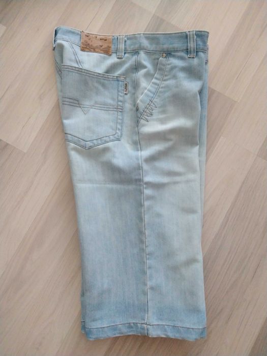 Blugi pantaloni scurti peste genunchi W33 talie 44cm
