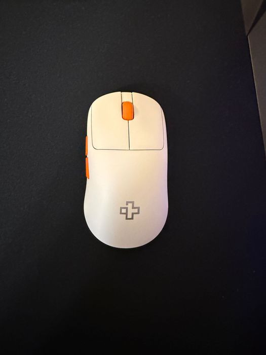 Mouse Gaming Qwetykey Falcon Alb 8k!