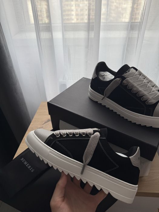 Numeris Atelier / Gray Black / Premium / 2026