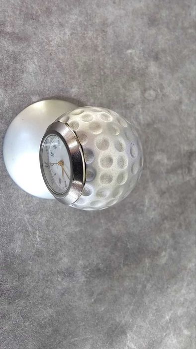 Часовник преспапие