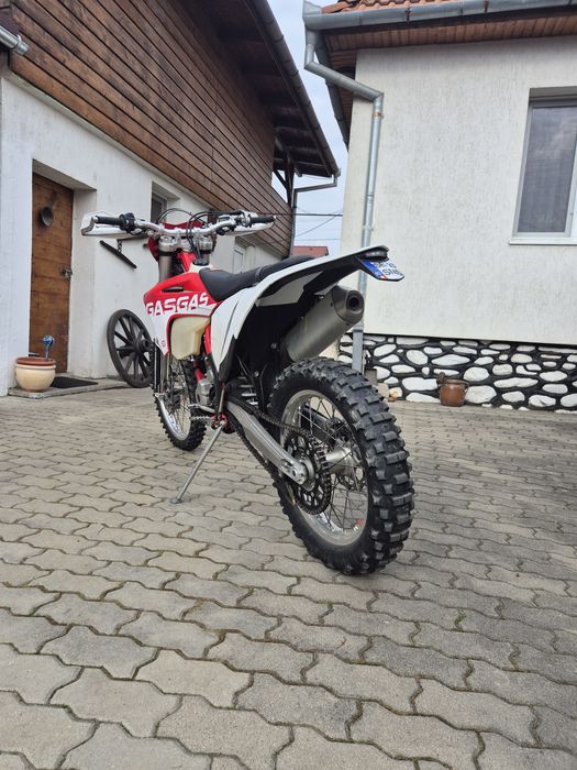 Vând GasGas EC 250 F,înmatriculat.