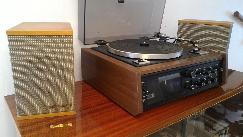 Pickup/pick-up cu radio si amplificator Sanyo DXT 5500L, rar, colectie