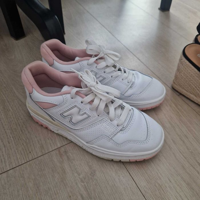 Vand mai multe perechi de adidasi dama noi originale