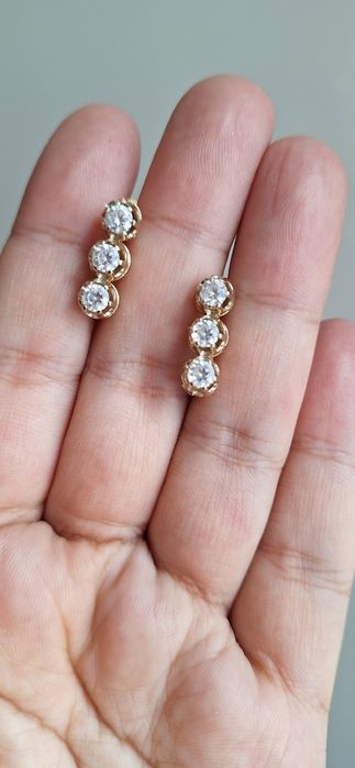 Tilla zirak 5.38gr srochna sotiladi, 585 proba